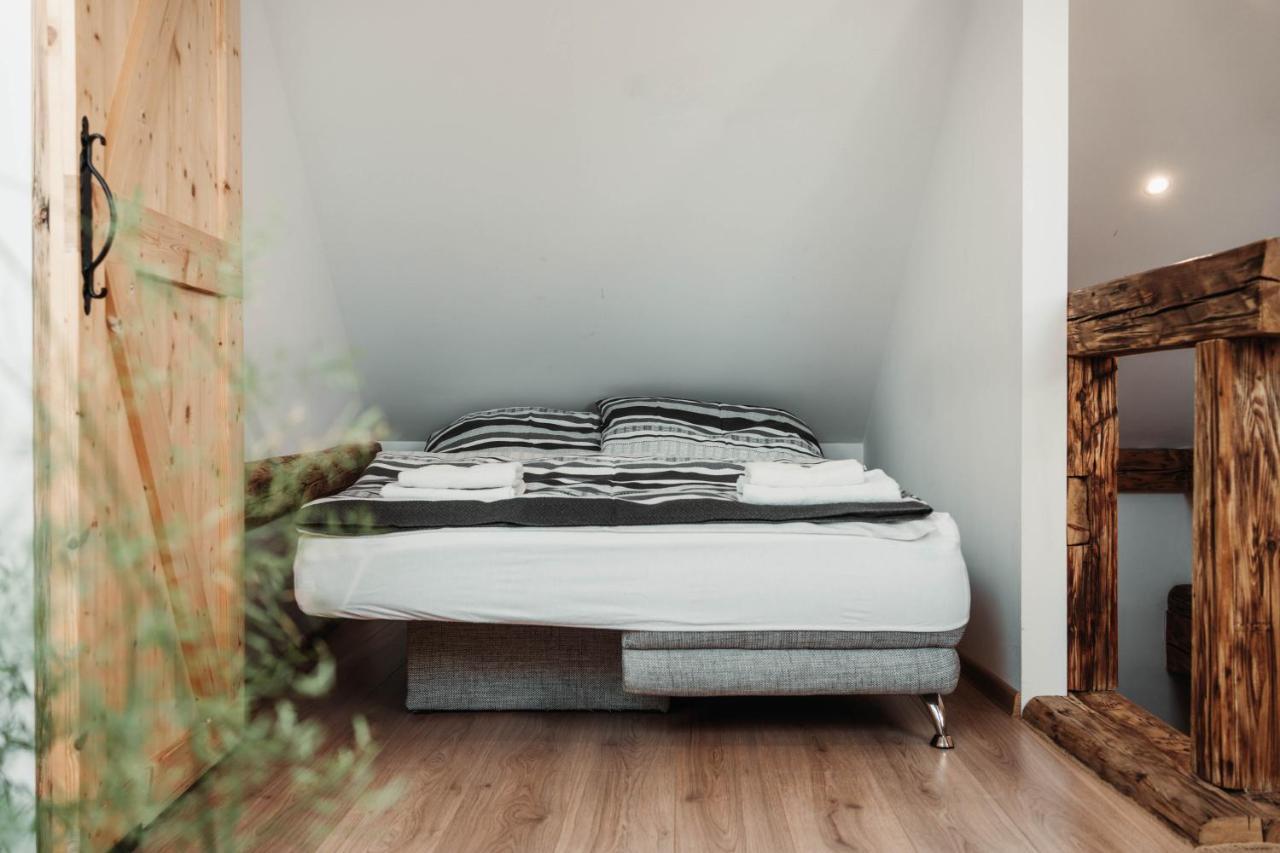 Cakyho Kuria - Mezonetovy Apartman S Krbom A Saunami 斯米扎尼 外观 照片